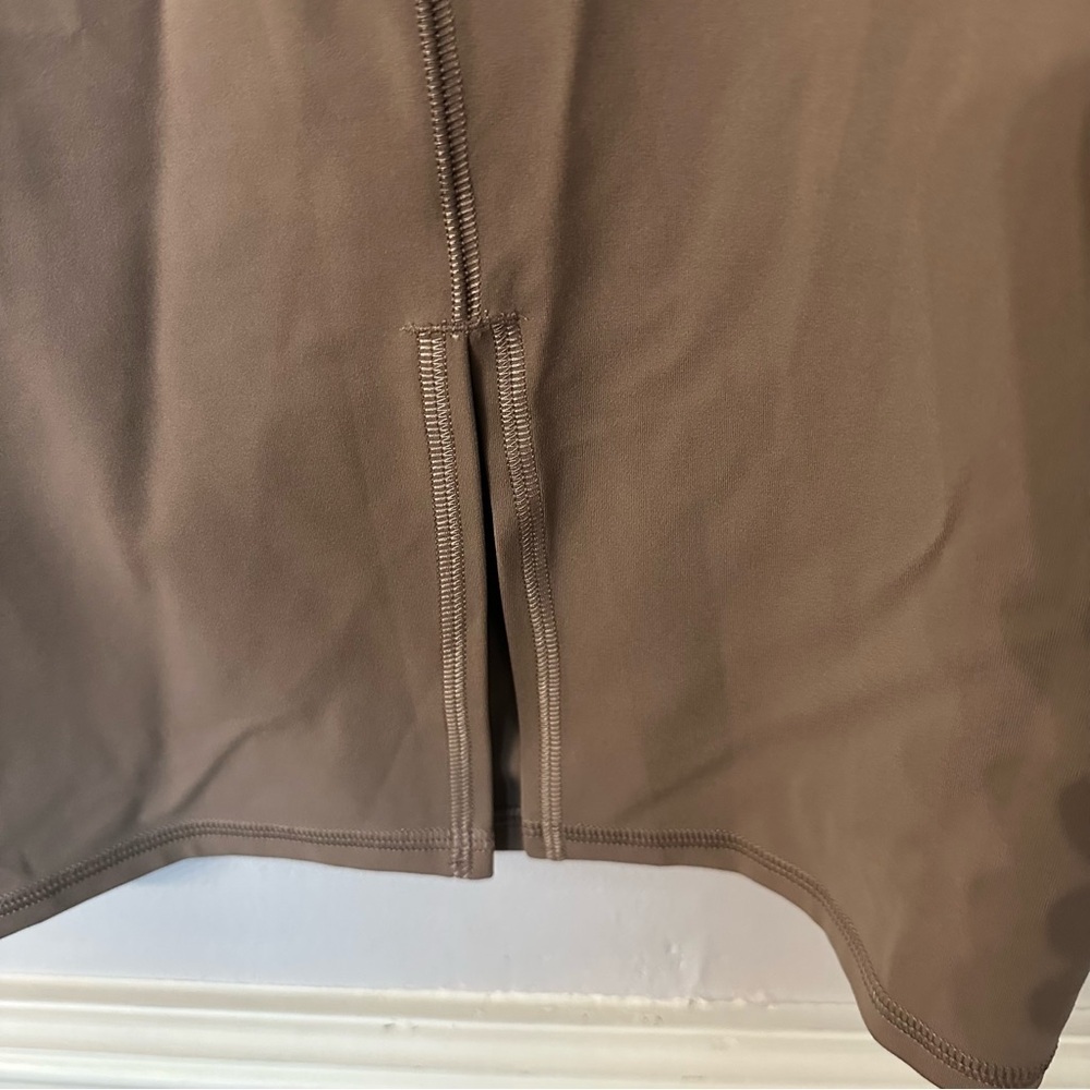 Lululemon Women’s Nulu Slim-Fit HR Skirt in Taupe/Brown with back Slit Sz 6 NWT - Picture 6 of 8